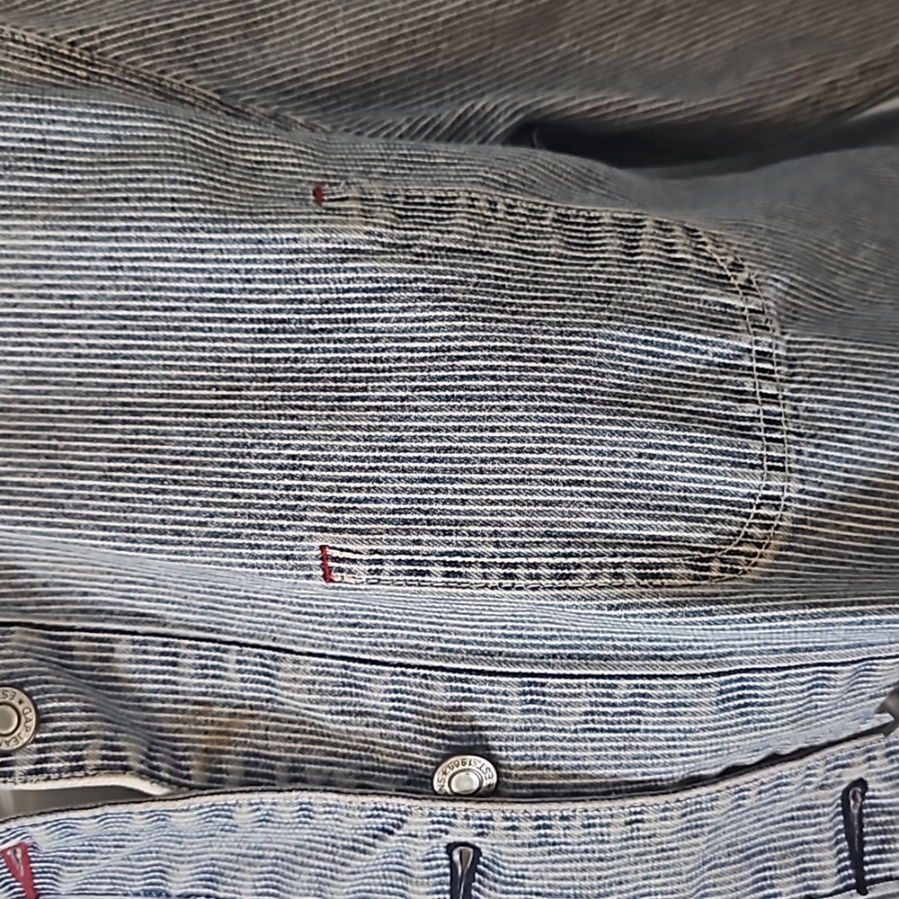 Gap Denim  Vintage Jean Jacket, from the 90's. - Picture 11 of 14